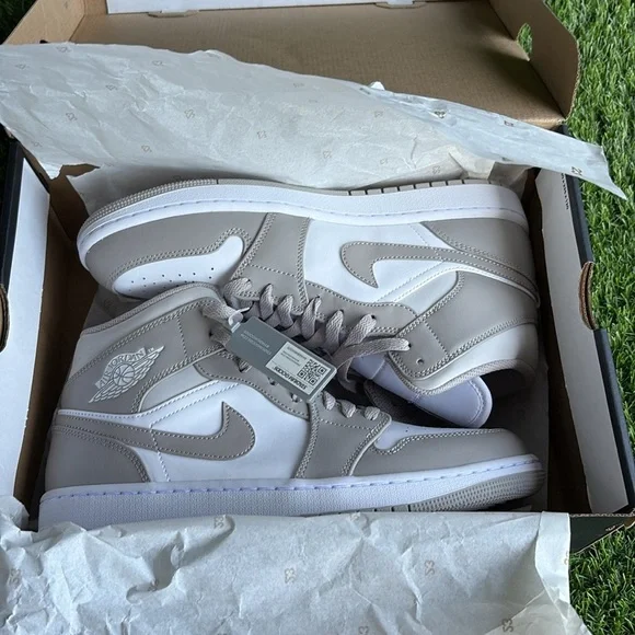 AIR JORDAN 1 MID Linen size 9.5 - Picture 9 of 10